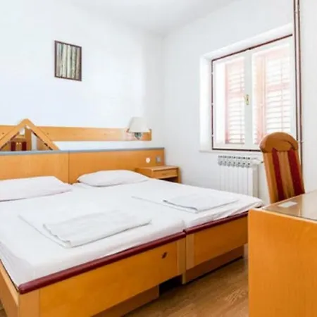 Apartment Klis - Three-bedroom With Terrace Mlini