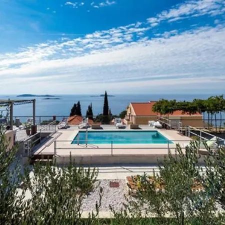 Klis - Three-bedroom With Terrace Apartment Mlini