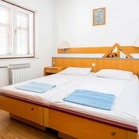 Klis - Three-bedroom With Terrace Apartment Mlini