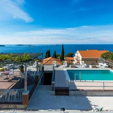 Klis - Three-bedroom With Terrace * Mlini