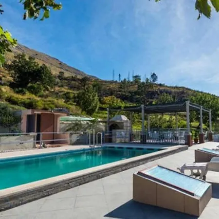 Klis - Three-bedroom With Terrace Mlini
