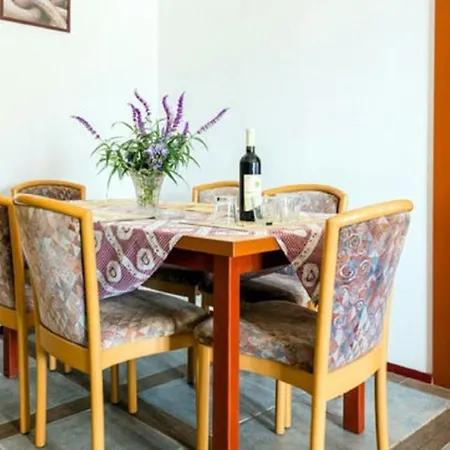 Klis - Three-bedroom With Terrace Mlini